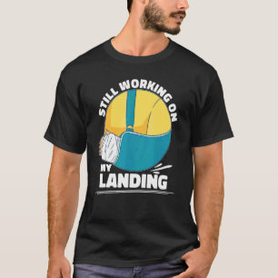 Camiseta Todavía trabajando en mi fractura del brazo al ate