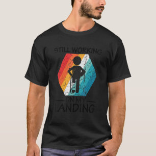 Camiseta Todavía Trabajando En Mi Lesiones De Aterrizaje: P