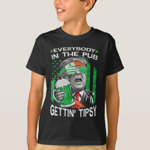 Camiseta Todo El Mundo En El Pub Consiguiendo Una Graciosa