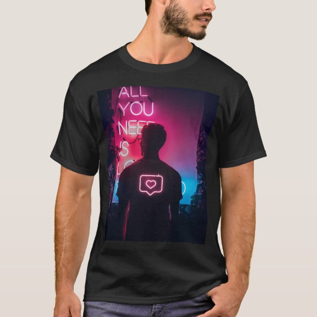 Camiseta Todo lo que necesitas es amor (Anverso)