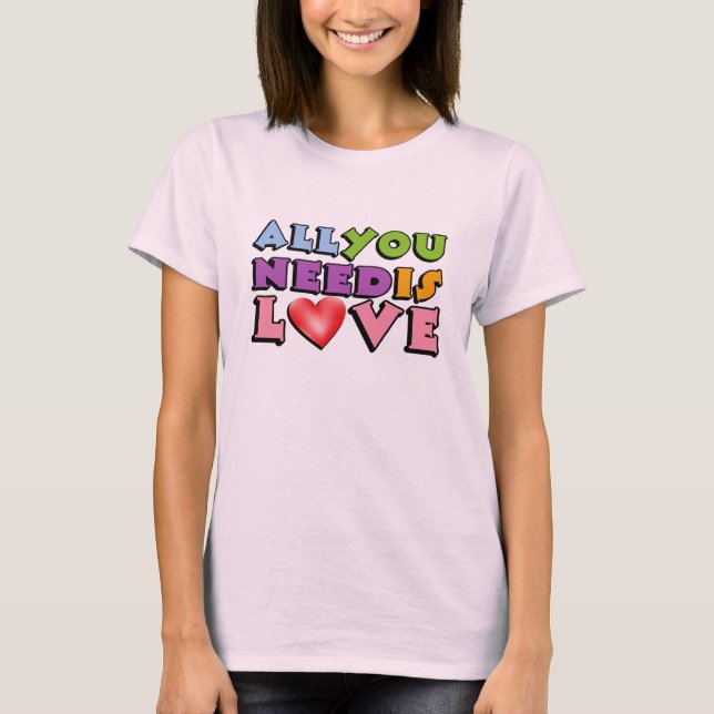 Camiseta Todo Lo Que Necesitas Es Amor (Anverso)