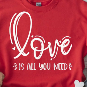 Camiseta Todo Lo Que Necesitas Es Amor Tee