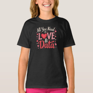 Camiseta Todo lo que necesitas es amor y datos