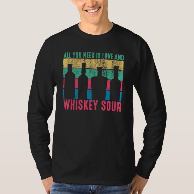 Camiseta Todo Lo Que Necesitas Es Amor Y Whiskey Sour Bar (Anverso)