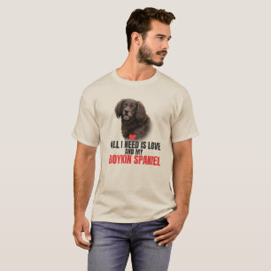 Camiseta Todo lo que necesito es amor y mi Boykin Spaniel U