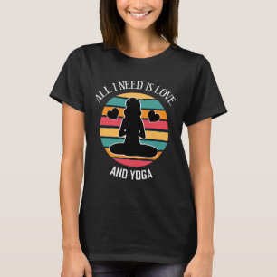 Camiseta Todo Lo Que Necesito Es Amor Y Yoga Cuto De Yoga