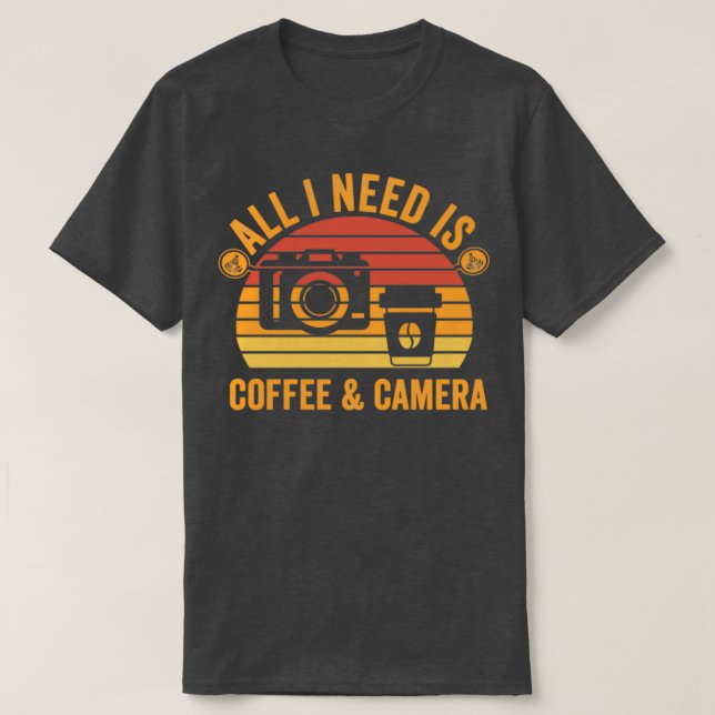 Camiseta Todo lo que necesito es café y cámara (Diseño del anverso)