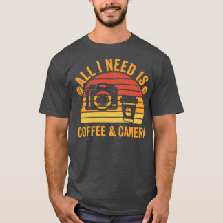 Camiseta Todo lo que necesito es café y cámara