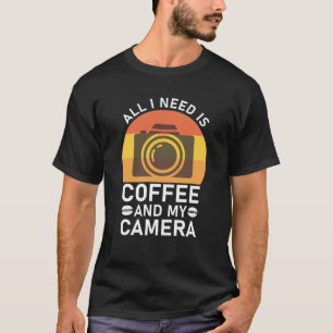 Camiseta Todo Lo Que Necesito Es Café Y Mi Cámara
