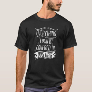 Camiseta Todo lo que poseo está cubierto por Dog Hair Hound