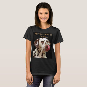 Camiseta Todo lo que usted necesita es amor… y un dalmatian
