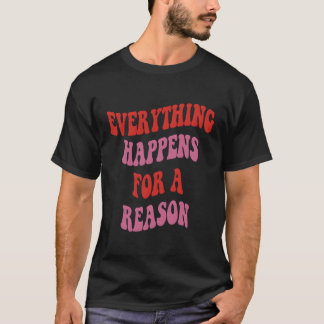 Camiseta Todo Ocurre Por Una Razón Colorido Texto