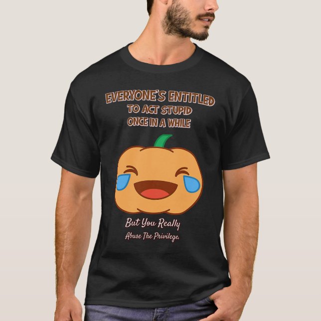 Camiseta Todos Actúan Estúpido De Vez En Cuando Un Arma De  (Anverso)