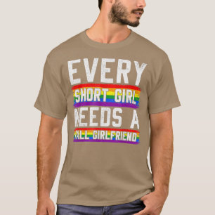 Camiseta Todos Los Chicas Cortos Necesitan A Una Novia Amig