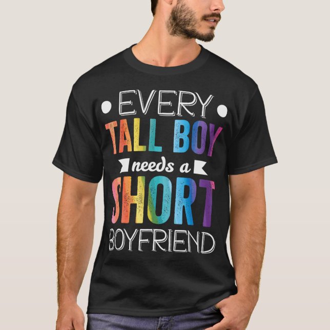 Camiseta Todos Los Muchachos Necesitan Un Novio Corto Lgbt  (Anverso)
