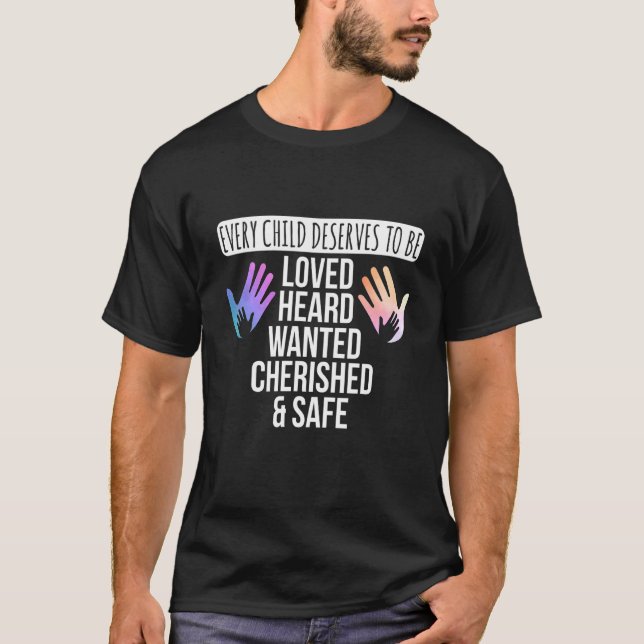 Camiseta Todos Los Niños Merecen Ser Amados Con Cuidado En  (Anverso)