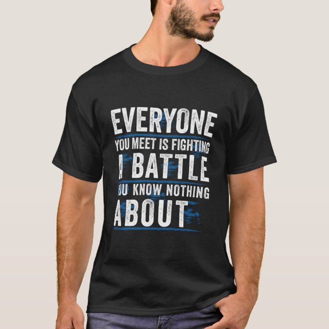 Camiseta Todos Los Que Conozcas Luchan Contra Una Batalla Q (Anverso)