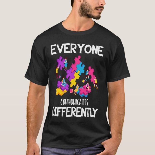 Camiseta Todos nos comunicamos de forma diferente con el es (Anverso)