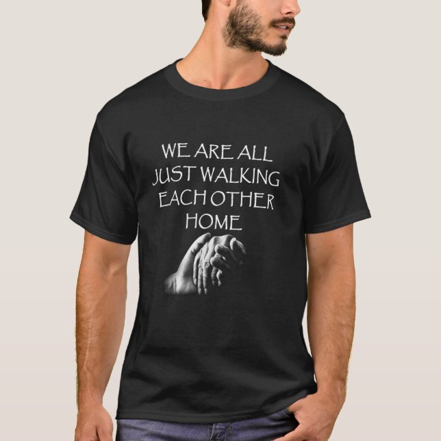 Camiseta Todos Sólo Nos Caminamos Unos A Otros A Casa. (Anverso)