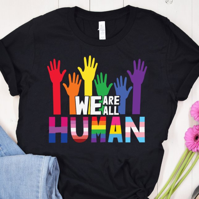 Camiseta Todos somos humanos LGBTQ orgullo arcoiris manos T (Subido por el creador)