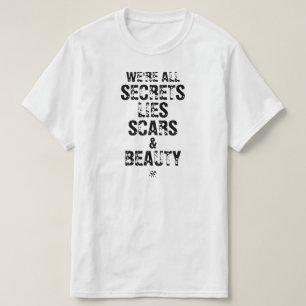 Camiseta Todos somos secretos, mentiras, cicatrices y belle
