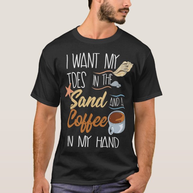Camiseta Toes In The Sand And A Coffee In My Hand camping b (Anverso)