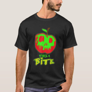 Camiseta Toma Un Bocado De Manzana Envenenada Halloween