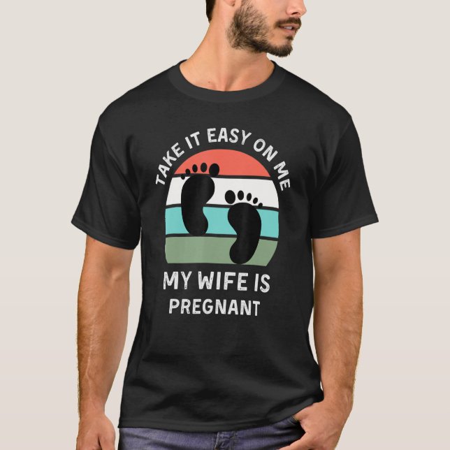 Camiseta Tómelo Fácil Para Mí Mi Esposa Está Embarazada Ret (Anverso)