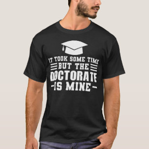 Camiseta Tomó Un Tiempo Pero Doctorado