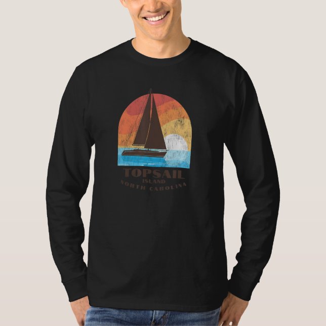 Camiseta Topsail Island, NC Vacationing Sailboating Sunrise (Anverso)