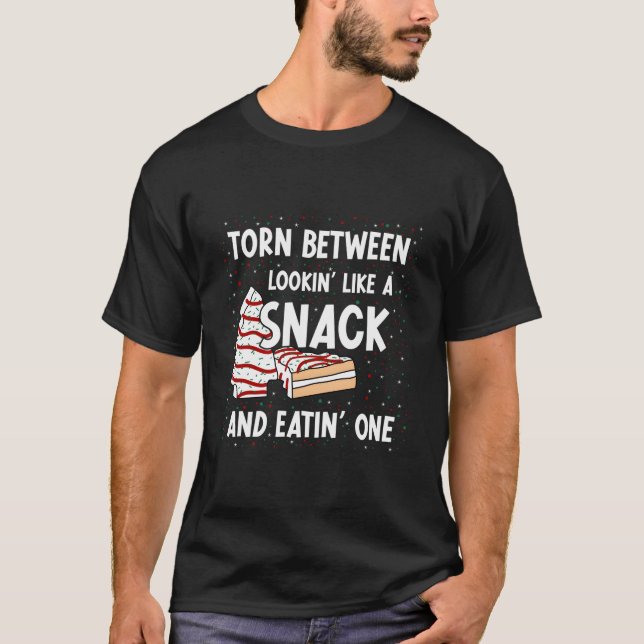Camiseta Torn Between Looking Like A Snack Or Eating One (Anverso)