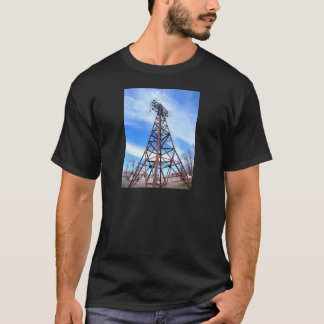 Camiseta Torre de alto voltaje con los alambres