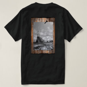 Camiseta Torre de bambú de playa con agua, piedras y madera