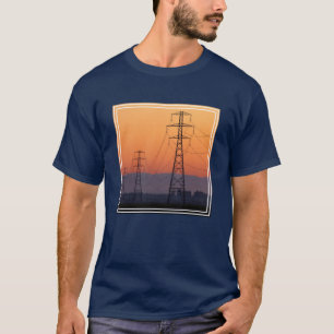 Camiseta Torres de Energía al Atardecer