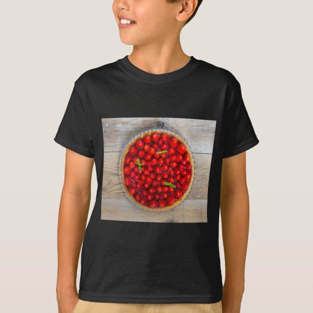 Camiseta Torta de fresa con hojas de menta en madera rústic (Anverso)