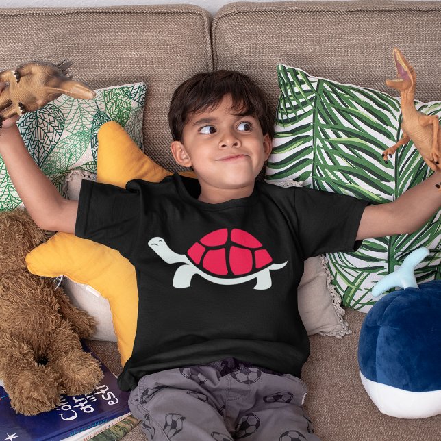 Camiseta Tortoise Rojo (Boy playing with dinosaur, wearing red shell turtle design)