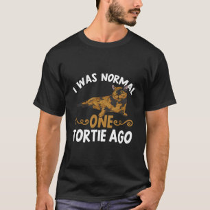 Camiseta Tortoiseshell Cat Yo Era Normal Hace Una Torta