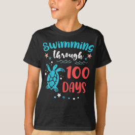 Camiseta Tortuga de Mar Nadando a Través de 100 Días de Esc