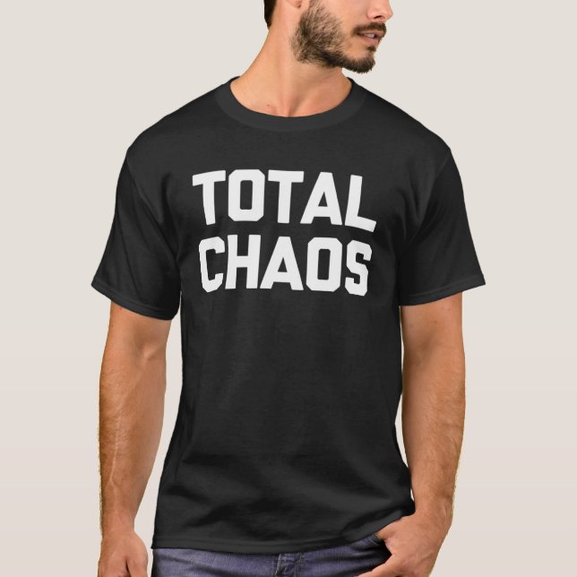Camiseta Total Chaos diciendo humor sarcástico (Anverso)