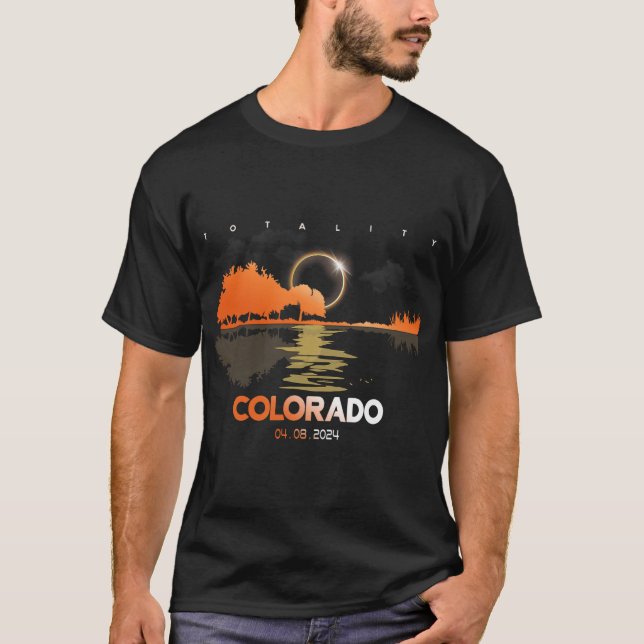 Camiseta Totalidad de guitarra de eclipse solar colorado (Anverso)