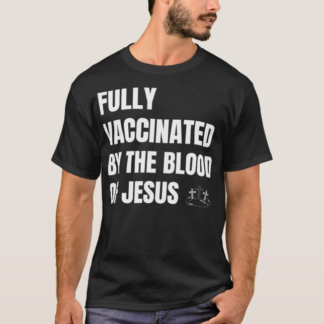 CAMISETA TOTALMENTE VACUNADO POR LA SANGRE DE JESÚS (Anverso)