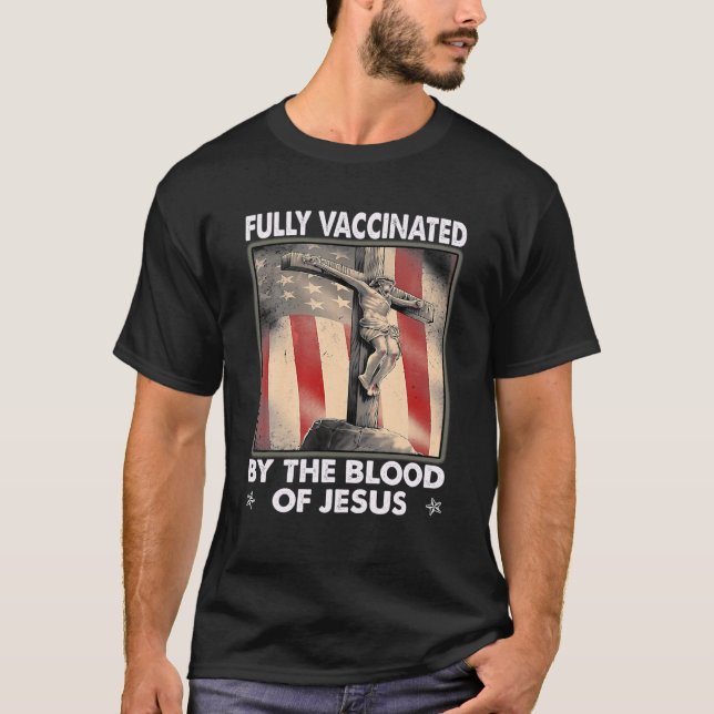 Camiseta Totalmente Vacunado Por La Sangre De Jesús Con Ban (Anverso)