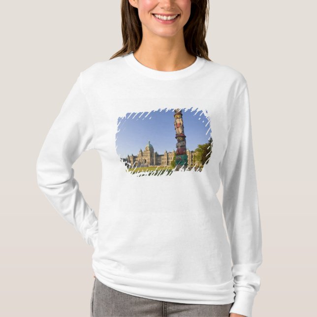 Camiseta Tótem en el edificio del Parlamento en (Anverso)