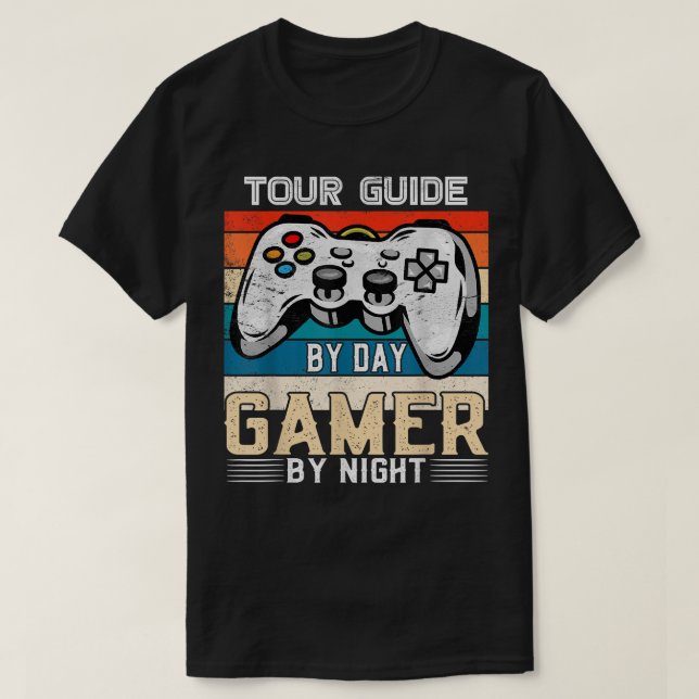 Camiseta Tour guide by day gamer by night video gaming fans (Diseño del anverso)