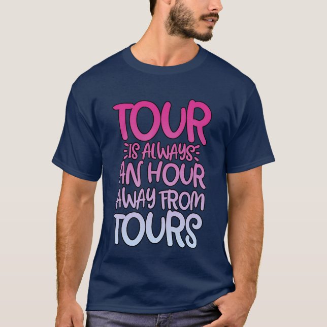 Camiseta Tour Is Always An Hour Away Fromours friends frien (Anverso)