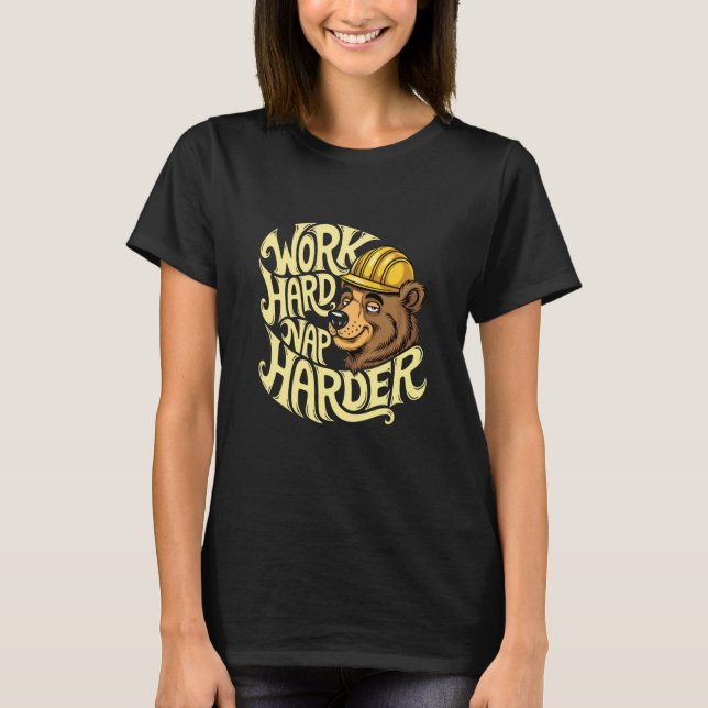 Camiseta Trabaja Duro Duerme Más Duro Casco de Construcción (Anverso)