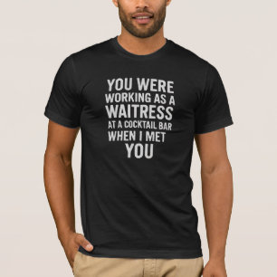 Camiseta Trabajabas como camarera en una barra de cócteles