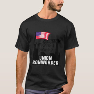 Camiseta Trabajador De Hierro De La Unión Colgando Y Banque