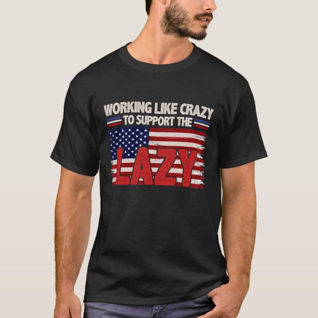 Camiseta Trabajando Como Loco Para Apoyar La Perezosa Bande (Anverso)
