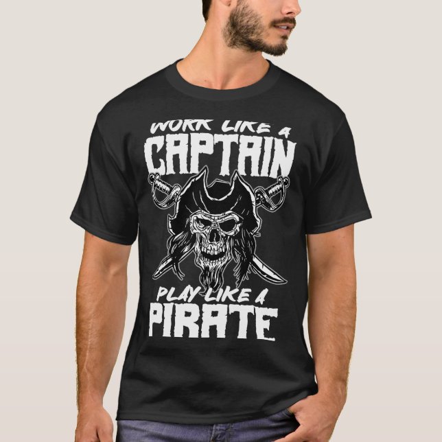 Camiseta trabajar como un capitán jugando como un capta de  (Anverso)